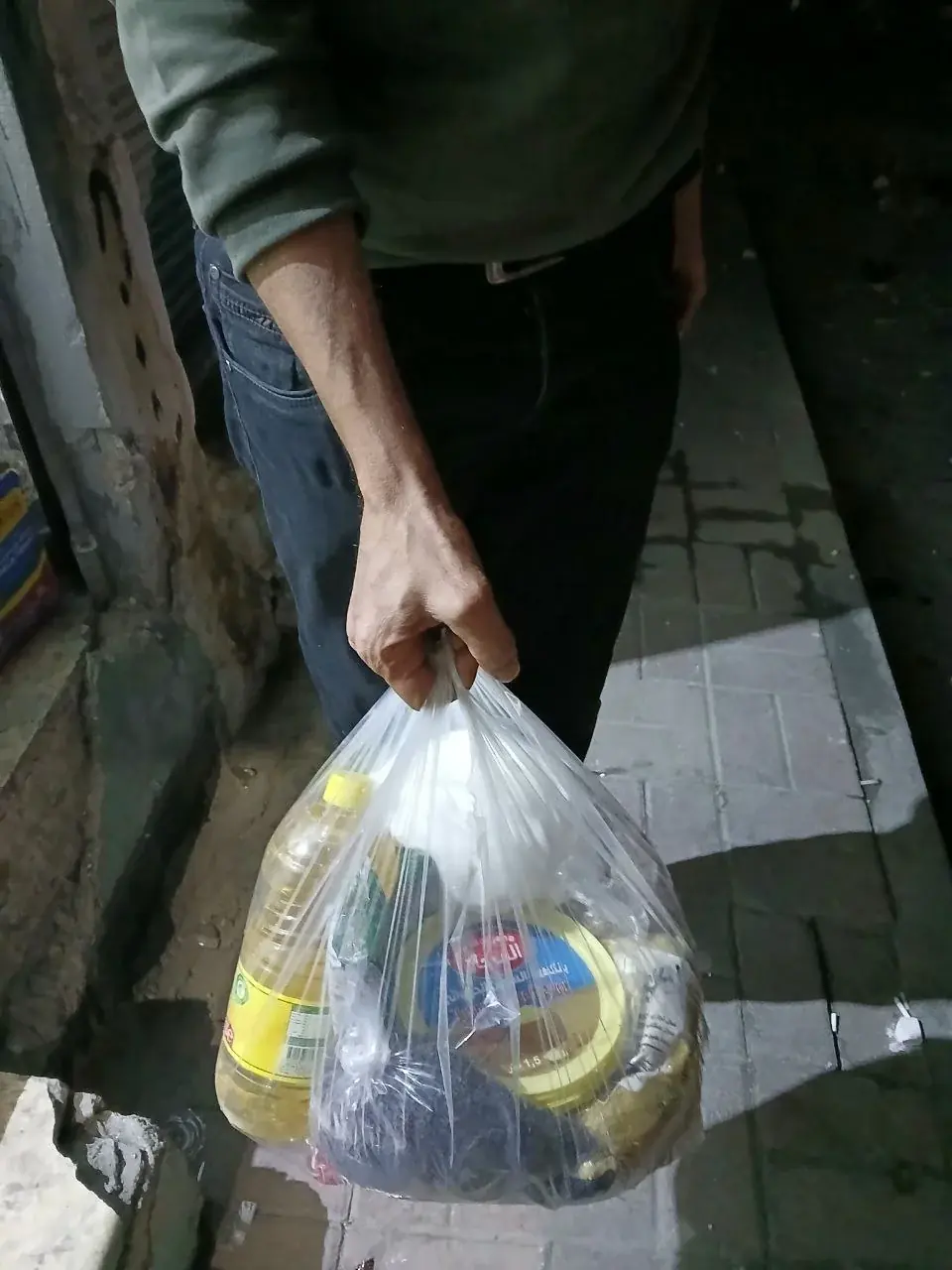 عکس ۱۴۳